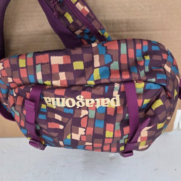 Patagonia Atom Sling Bag 8L Daypack Fitz Roy Patchwork Night Plum Crossbody - Picture 10 of 13